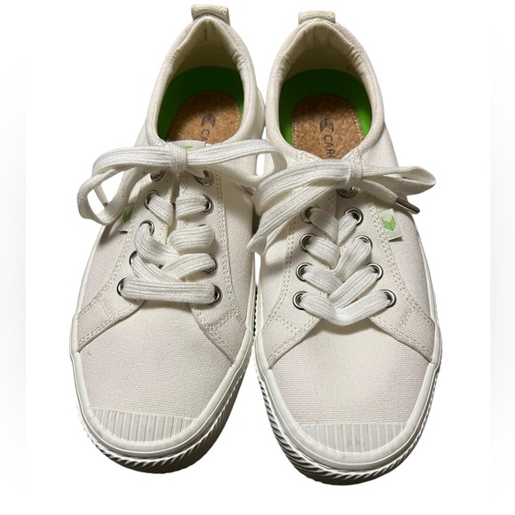 Cariuma OCA low canvas white lace up sneakers - Picture 3 of 11